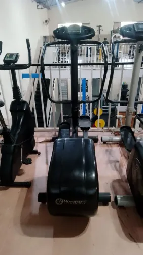 Lote de equipamentos musculação  2 rack supiino com.agachamento 1 leg press 1 remada baixa
