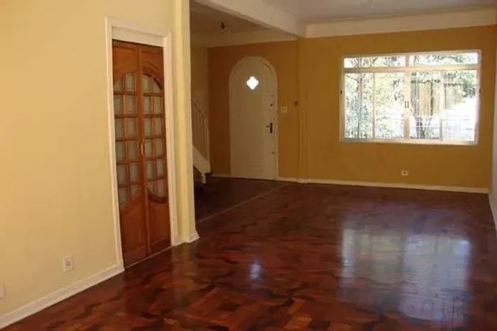 Casa para locaçaõ na Aclimação com 3 quartos e 01 vaga
