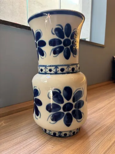 Vaso Decorativo em Porcelana Monte Sião - Azul e Branco