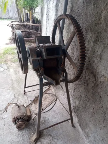 Engenho de cana,  1940, marca Foster mod 4131cor original, de ferro desmontada, antigui