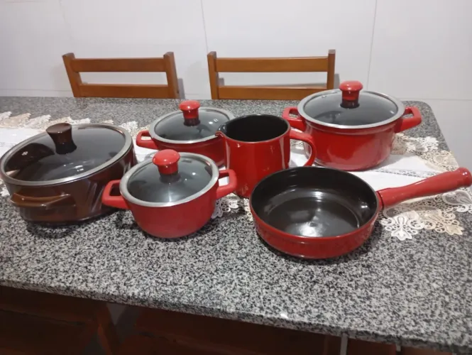 Vendo conjunto de panelas de porcelanas 