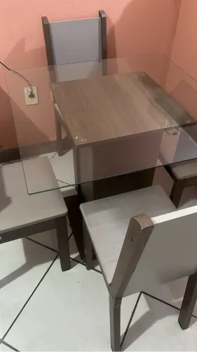 Vendo mesa de 4 cadeiras