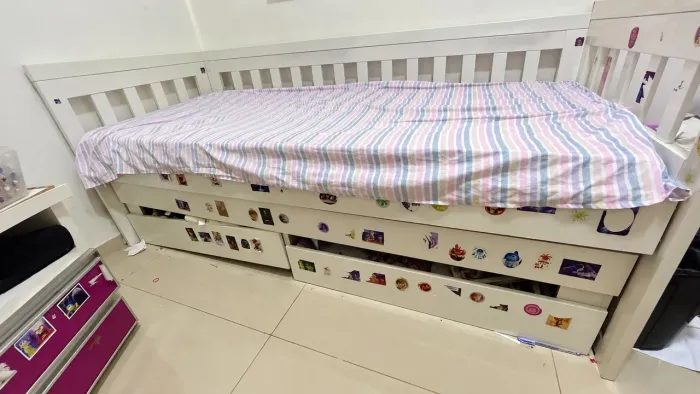 Cama de solteiro + guarda roupa