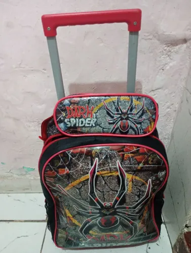 Mochila infantil com rodinha + Estojo Dark Spider 