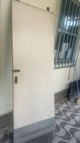 Vendo porta de madeira. Promoção R$ 50.00 REAIS