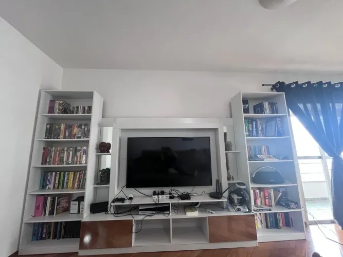 Estante para tv com prateleiras