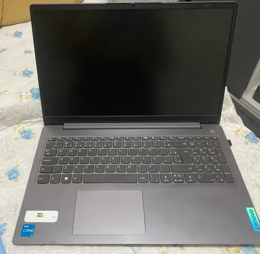 Vendo Notebook Lenovo IdealPad3