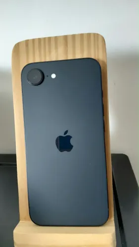 iPhone 16e