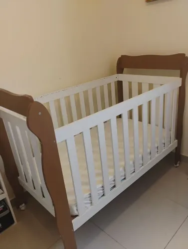 Berço Infantil + Colchão em Ótimo Estado