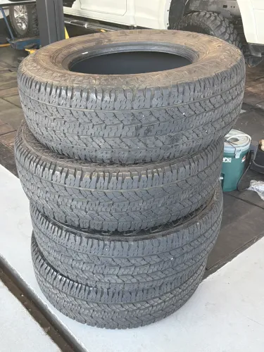 Jogo pneu 275/70 R18
