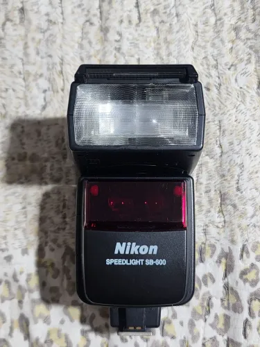 Flash Nikon Sb600