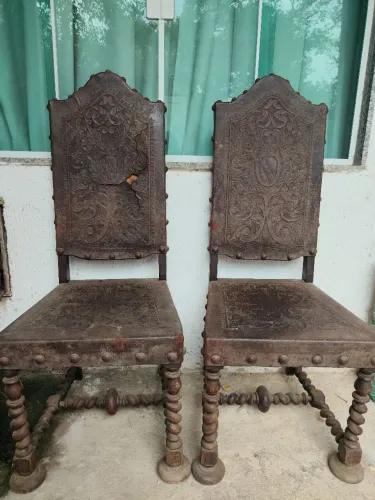 Vendo duas cadeiras antigas portuguesa . Antiguidade 