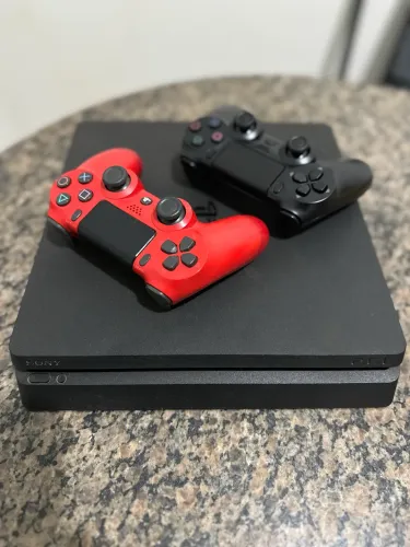 Ps4 slim 500gb + 2 controles