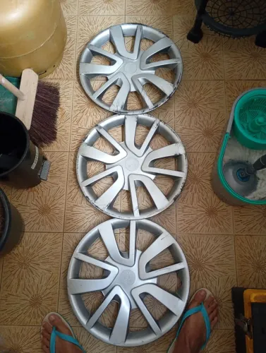 Vendo 3 calotas $35.00