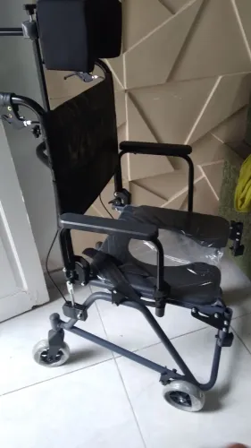 Cadeira de rodas para banho 