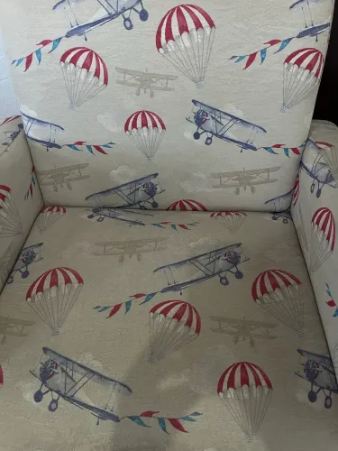 Poltrona em tecido Acquabox estampa avião