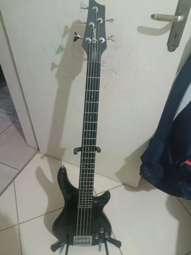 Contra-baixo Elétrico 5 cordas Giannini GB-205A Black usado.