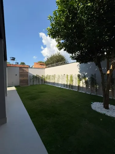 Casa c/ENTRADA REDUZIDA 11 MIL! 3Q sendo 1S - Churrasqueira Revestida e Quintal Enorme - J