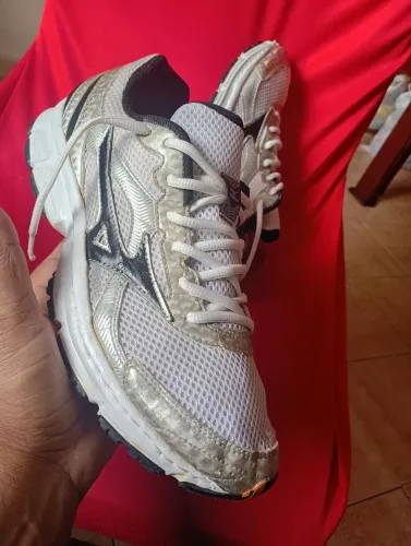 Tênis Mizuno Spark N Masculino - Branco e Preto, tamanho 42,para correr e malhar.