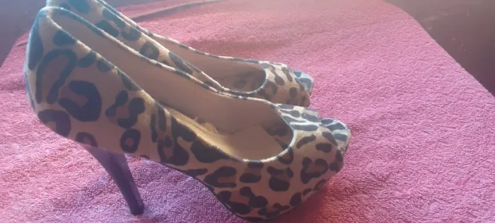 Sapato Animal print oncinha aveludado, tamanho 36
