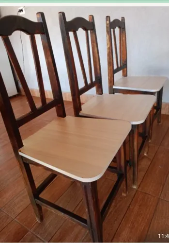 Mesa de madeira 4 cadeiras
