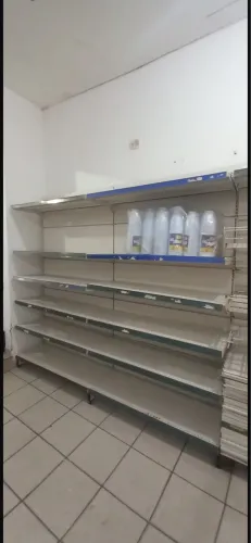 Prateleira para loja com módulo de centro 