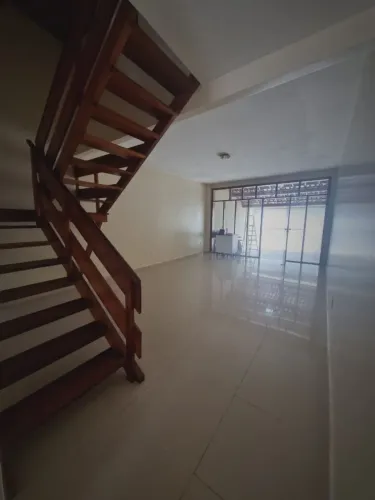 CASA DUPLEX 3/4 COM SUÍTE E VARANDA - AMPLO TERRENO NO BAIRRO DE FÁTIMA