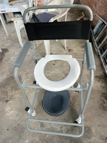 Cadeira de banho com balde