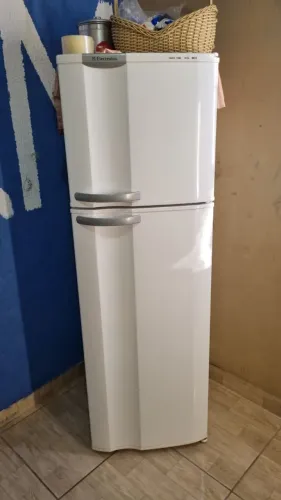 Geladeira Eletrolux para conserto