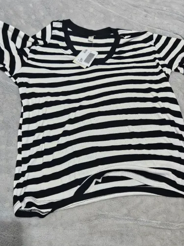 Blusa Alongada em Algodão Manga Curta Preta Listrada