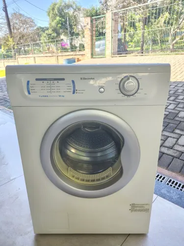 Secadora de roupas Electrolux 10 kg em perfeito estado de conservação e funcionamento 