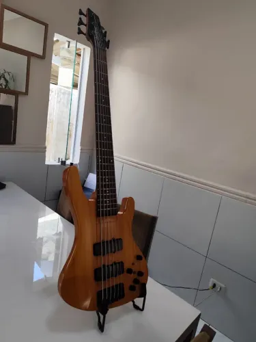 Baixo Washburn XB126 Bantam séries tbtech 6 cordas