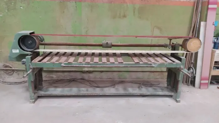 LIXADEIRA DE CINTA COM MESA DESLIZAMENTO SUAVE E ESTÁVEL