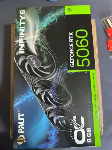 Kit Placa de Vídeo Palit GeForce RTX5060 INFINITY 8GB + Memória DDR4 XPG Spectrix D35G,