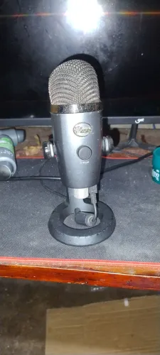 Microfone BLUE yeti nano