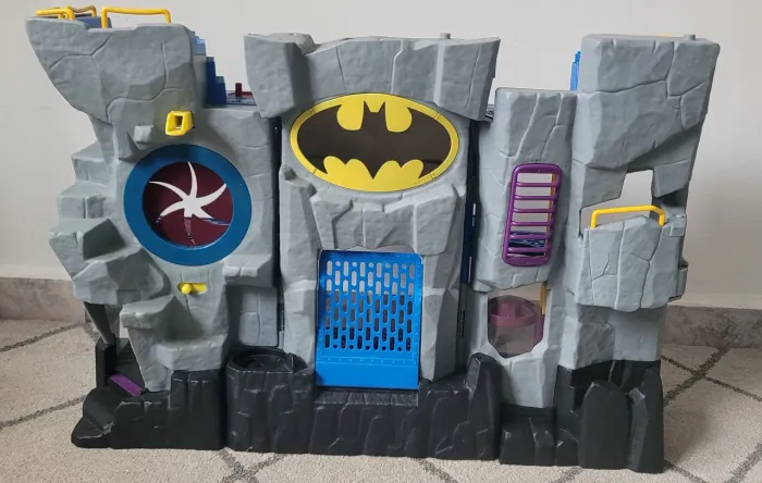 Batcaverna imaginei dc super friends