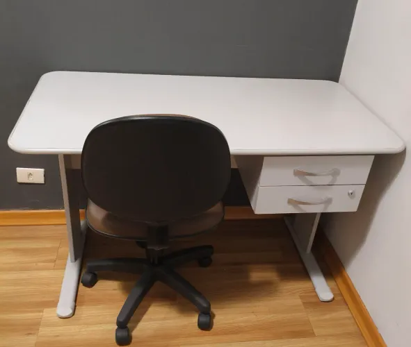 Mesa escritório com cadeira