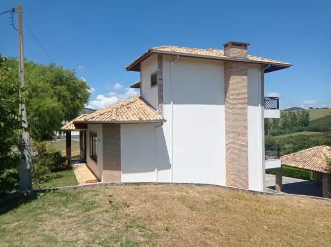 Sobrado para venda com 270 metros quadrados com 4 quartos em Centro - Paraibuna - SP