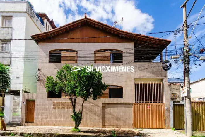 Residencial Casa no Padre Eustáquio com 360,00 (M²), 5 quartos e 2 vagas para Venda