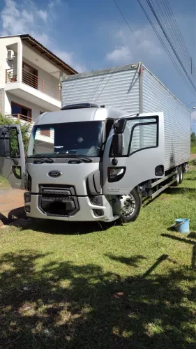 Caminhão Ford Cargo 2019 com rastreador