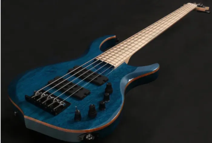 Baixo sire Marcus miller M2