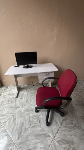 Mesa e cadeira