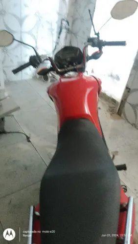 Vendo moto 2014 segundo dono documento no 21 no meu nome