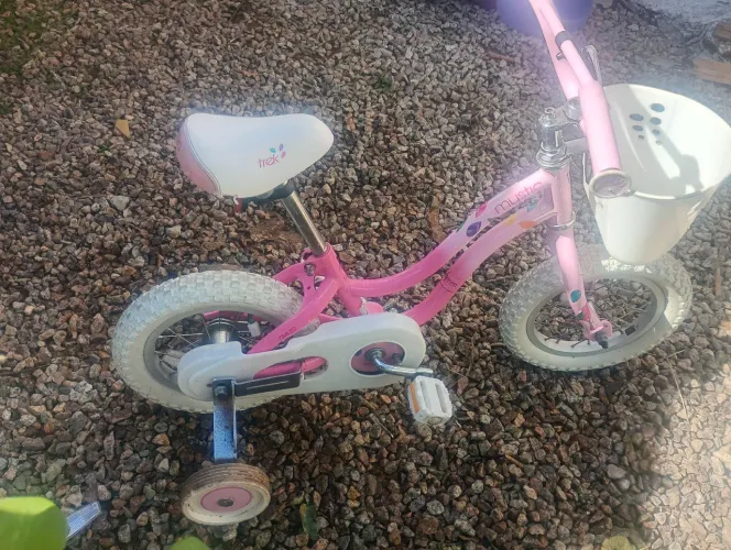 bicicleta de criança semi nova mas usada em ótimo estado