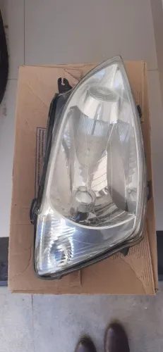 farol dianteiro classic 2012 original com logo gm Lado direito passageiro