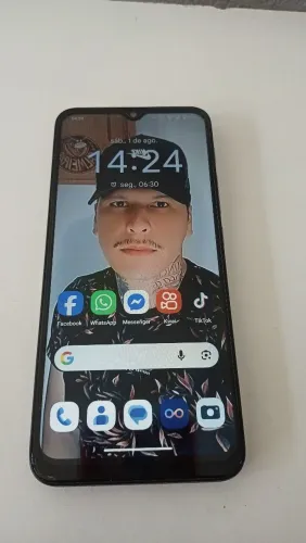 Moto G30 com 128 GB está em ótimo estado acompanha carregador tá no rio vermelho