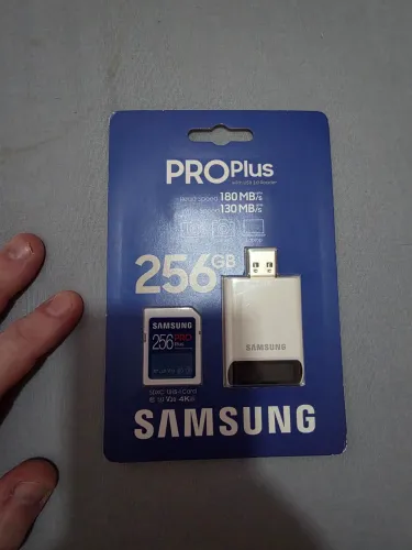 Cartão de memória pro plus 256 GB