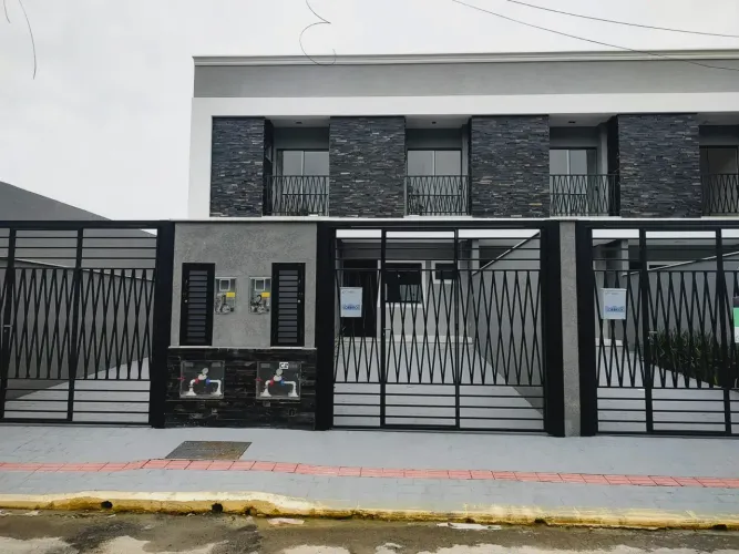 SOBRADOS EM ITAPEMA,  COM 02 SUÍTES, ÓTIMO ACABAMENTO, FINANCIÁVEL!!! Morretes