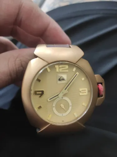 Relógio Quiksilver Fox round o mais novo da Série Quiksilver há uns 10 anos guardado