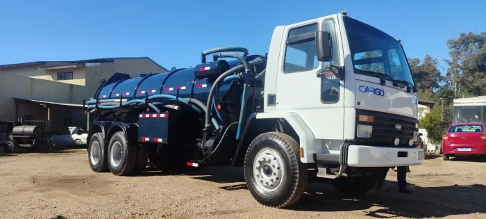 Vendo caminhão Ford cargo tanque limpa fossa lindo